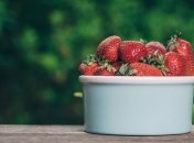 Аллергия на клубнику у детей: причины, симптомы и лечение