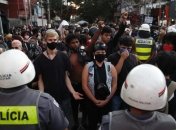 Впервые за период эпидемии: тысячи бразильцев вышли на антиправительственные протесты