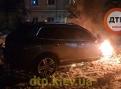 "За что?": в Киеве подожгли авто известного журналиста (фото)