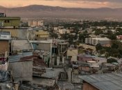 Непростая, но такая настоящая жизнь в крупнейших трущобах Гаити (Фото)