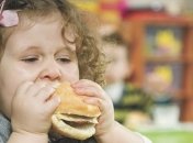 Диетологи назвали одну из главных опасностей детского ожирения