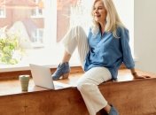 З чим носити джинси жінкам старше 50 — поради стиліста