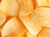 Чипсы и сухарики, жвачки и батончики засоряют организм детей