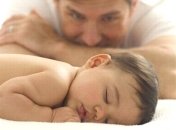 О чем говорят молодые папы: первые прививки и зарядка от дисплазии