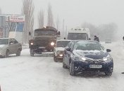 Из-за снегопадов движение транспорта ограничено в 6 областях