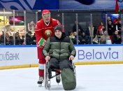 Олександр Лукашенко покатав окупанта на льодовій арені в Мінську