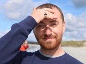 Вот это по нашему: Сэм Смит показал, как умеет отдыхать в знойную погоду