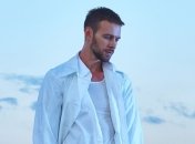 Макс Барских провожает лето невероятно нежной песней: премьера трека (Видео)