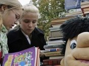 Закуплено 3,5 млн учебников для 1 класса и полмиллиона для 11-го