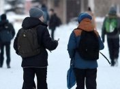 Школы оказались под угрозой закрытия: Минобразования предлагает перевести учеников на дистанционку