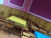 Учителя вышли на протест против переезда двух школ