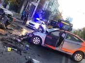 Детали автомобиля раскидало на несколько метров в стороны от места удара