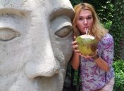 Борис Апрель уехал жить в Китай