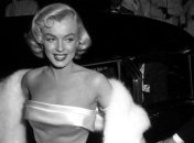 Редкая фотография 15-летней Монро выставлена на аукционе (Фото)