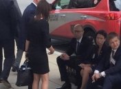 ​Фото дня: после разговора с Обамой и Байденом Яценюк закурил