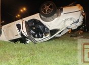 В Киеве Nissan вылетел с дороги и несколько раз перевернулся: есть жертвы - фото с места ДТП