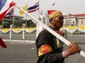 Оппозиционеры собираются у штаб-квартиры полиции Таиланда