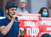 Наезд на велосипедистов главой Roshen: пострадавшие вышли на митинг (Фото)