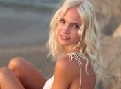 Певица Глюк'oZa прячется от жары в Париже