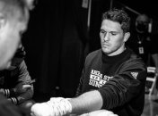 Победа за 30 секунд: боец ММА брутально избил соперника (видео)