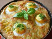 Картофельная запеканка с глазуньей
