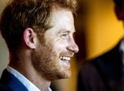 Принц Гарри дважды оконфузился на торжественном обеде (Видео)