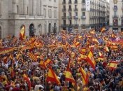 В Барселоне тысячи каталонцев вышли на марш против референдума о независимости