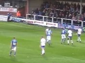 Жестокий удар локтем отправил в нокаут футболиста (Видео)