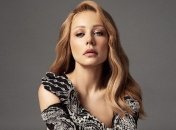 Тина Кароль снялась для новогоднего шоу в шикарном платье от Alexander McQueen (Фото)