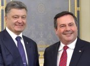 Порошенко и министр обороны Канады обсудили ВТС между странами