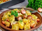 Картоплю з сосисками, помідорами та сиром сім’я проситимуть щодня