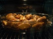 Рецепт картоплі з беконом та часником у духовці