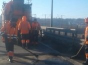 В столице ограничат движение по двум мостам