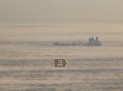 Из-за резкого похолодания на пляже собралось не слишком много людей