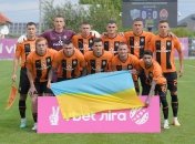 Настоящий "Шахтер" выступает под украинским флагом