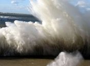 Югу Украины угрожает стихия: в Черном море волны достигнут 5 м