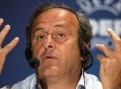 Платини предлагает отказаться от желтых карточек