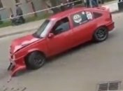 На автогонках в центре Коломыи авто чуть не влетело в толпу детей: видео инцидента