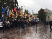 Под Радой митингуют против закона о реинтеграции Донбасса