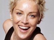 Шэрон Стоун поразила своим платьем на благотворительном вечере