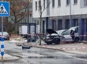 В Германии авто влетело в остановку с людьми, есть погибшие 