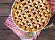 Просто и вкусно: ароматный пирог с вареньем для семейного чаепития