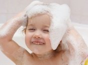 Что делать, если ребенок боится мыть голову