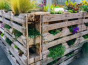 Високі грядки для квітів з піддонів