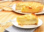 Шарлотка получится мягкой и ароматной