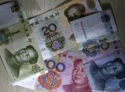 Китай ослабил курс юаня до минимума