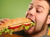 Переедание на праздники сказывается на печени 