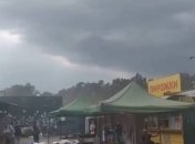 Смертельний ураган: під Києвом в суботу негода забрала життя двох людей (відео)