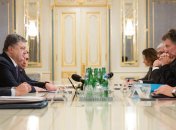 Порошенко поговорил про Донбасс с представителями ФРГ и Франции