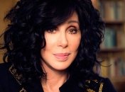 На певицу Шер подали в суд и требуют компенсацию